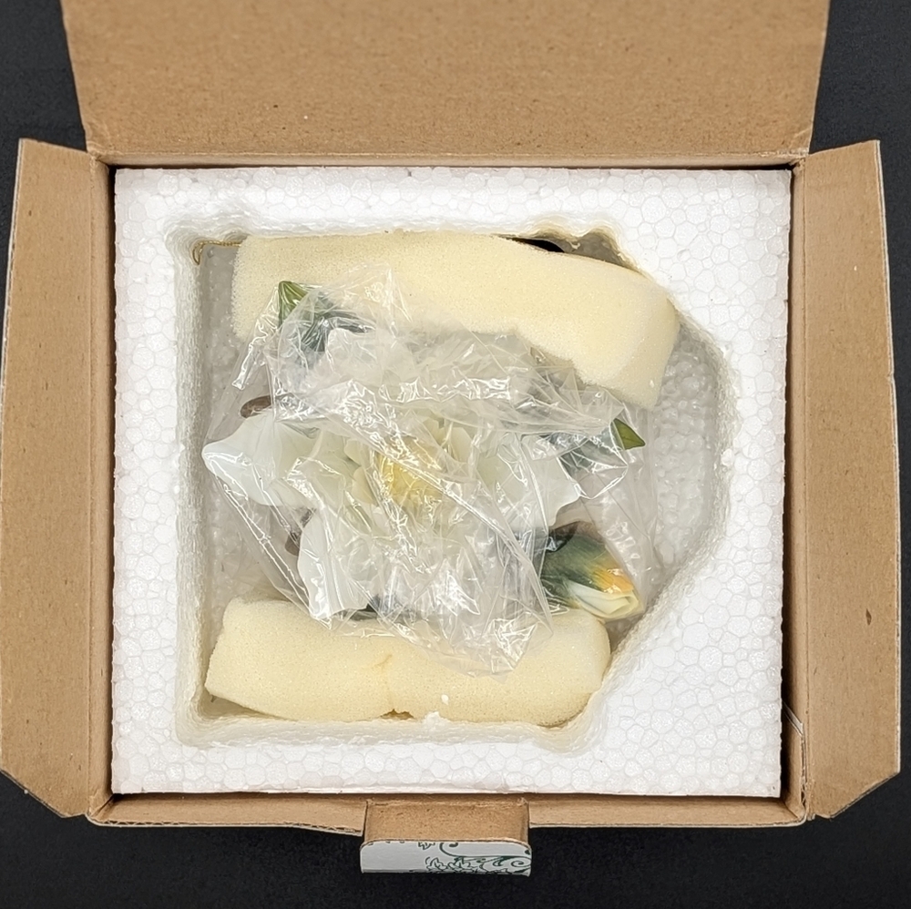 NIB Andrea's Flowers by Sadek White Magnolia with Bud - Picture 10 of 10